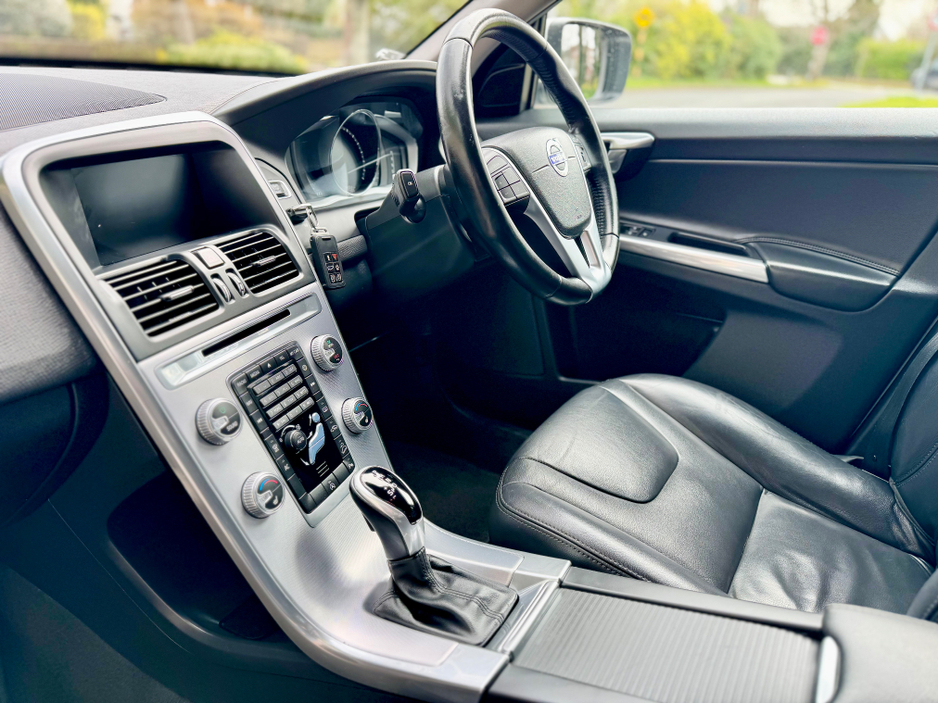 2017 Volvo XC60 - image 21