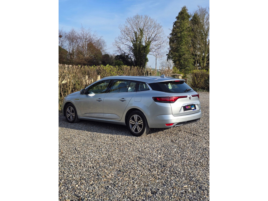 2021 Renault Megane - image 7