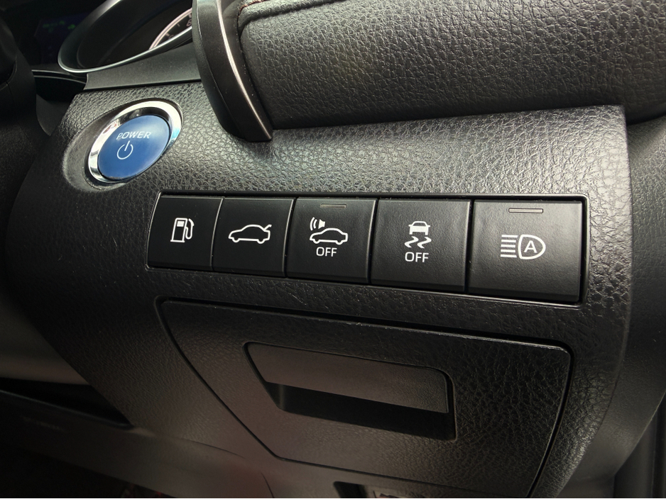 2018 Toyota Camry - image 12