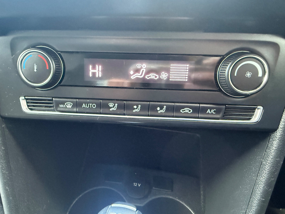 2016 Volkswagen Polo - image 17