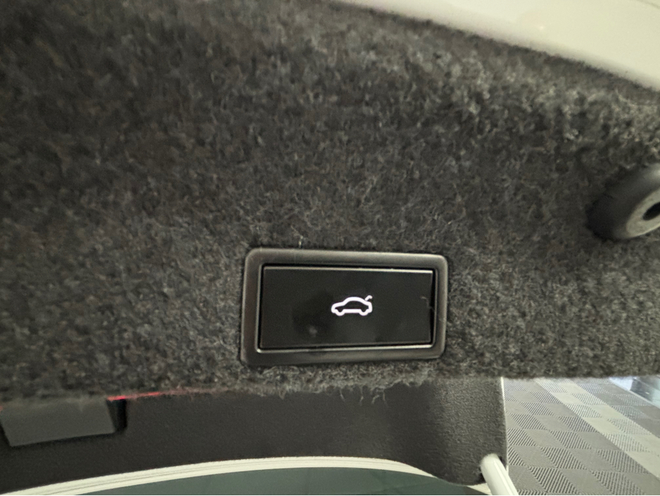 2018 Volkswagen Passat VOLKSWAGEN PASSAT 2.0 TSI DSG*PANORAMIC TILT AND SLIDE SUNROOF*PRO NAV MEDIA SYSTEM, APPLE CAR PLAY*HEATED MASSAGE ELECTRIC ADJUSTABLE SEATS*KEYLESS ENTRY*BLIND SPOT ASSIST*DCC ACC*PARK ASSIST*E BOOT €23,950