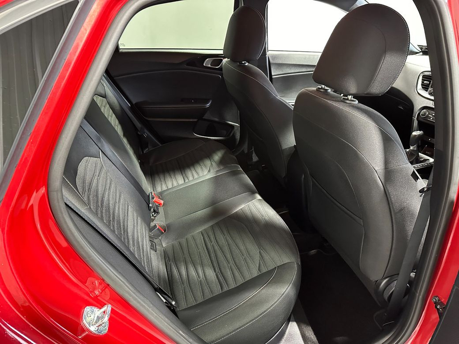 2022 Kia Ceed - image 11