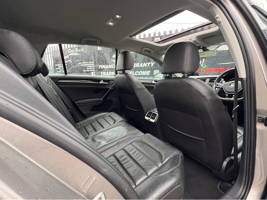 2014 Volkswagen Golf - image 13