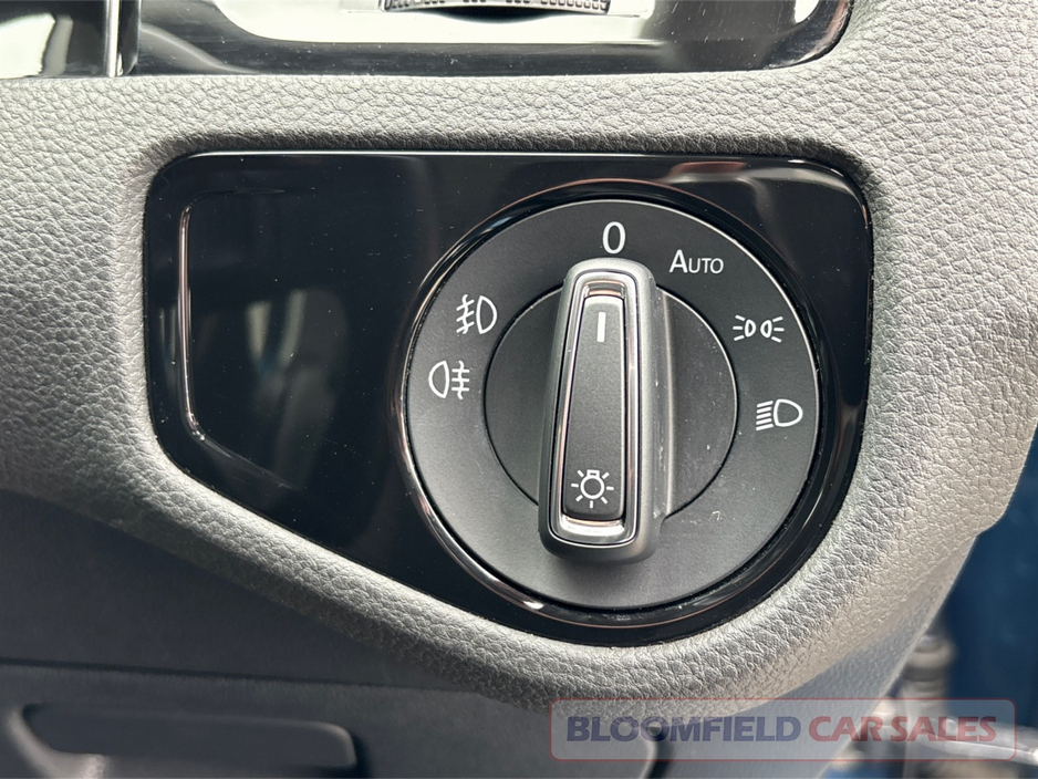 2015 Volkswagen Golf - image 25