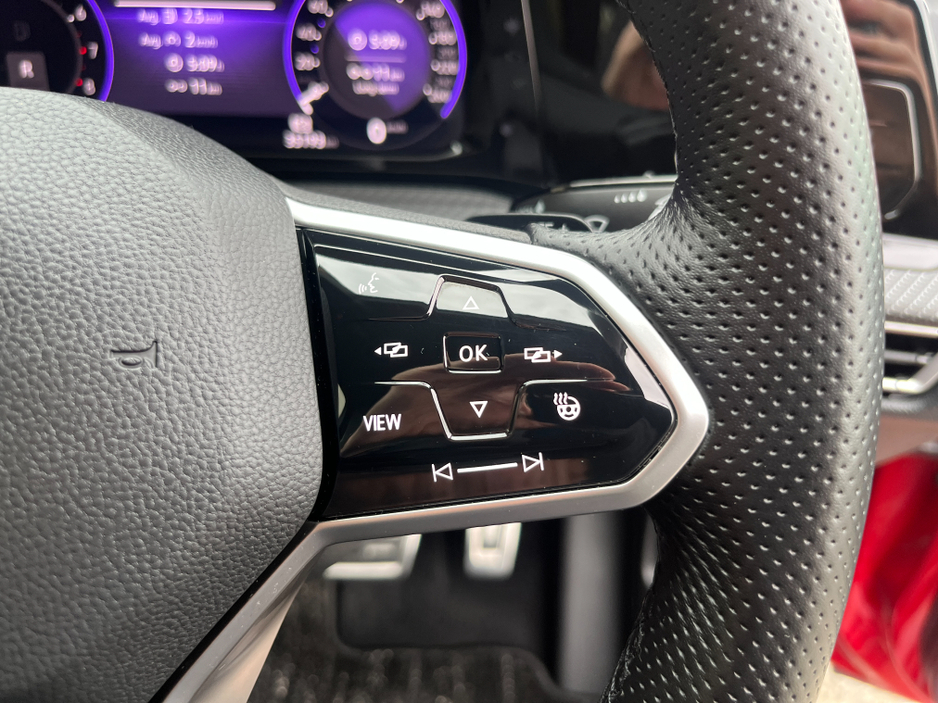 2022 Volkswagen Golf - image 25