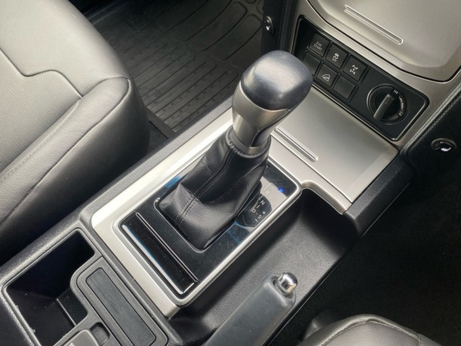 2023 Toyota Landcruiser - image 14