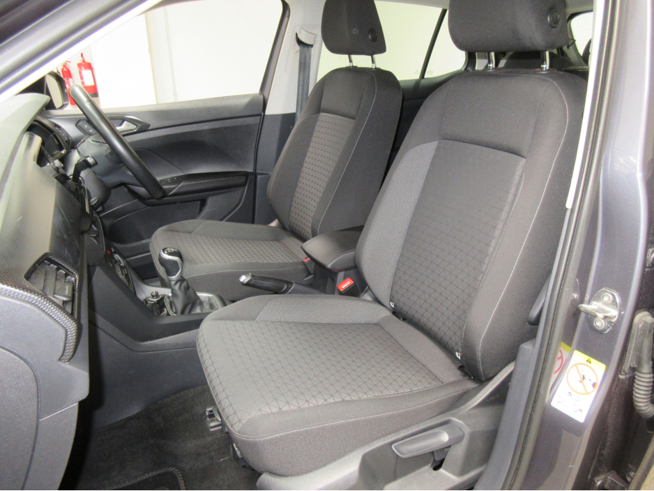 2022 Volkswagen T-Cross - image 12