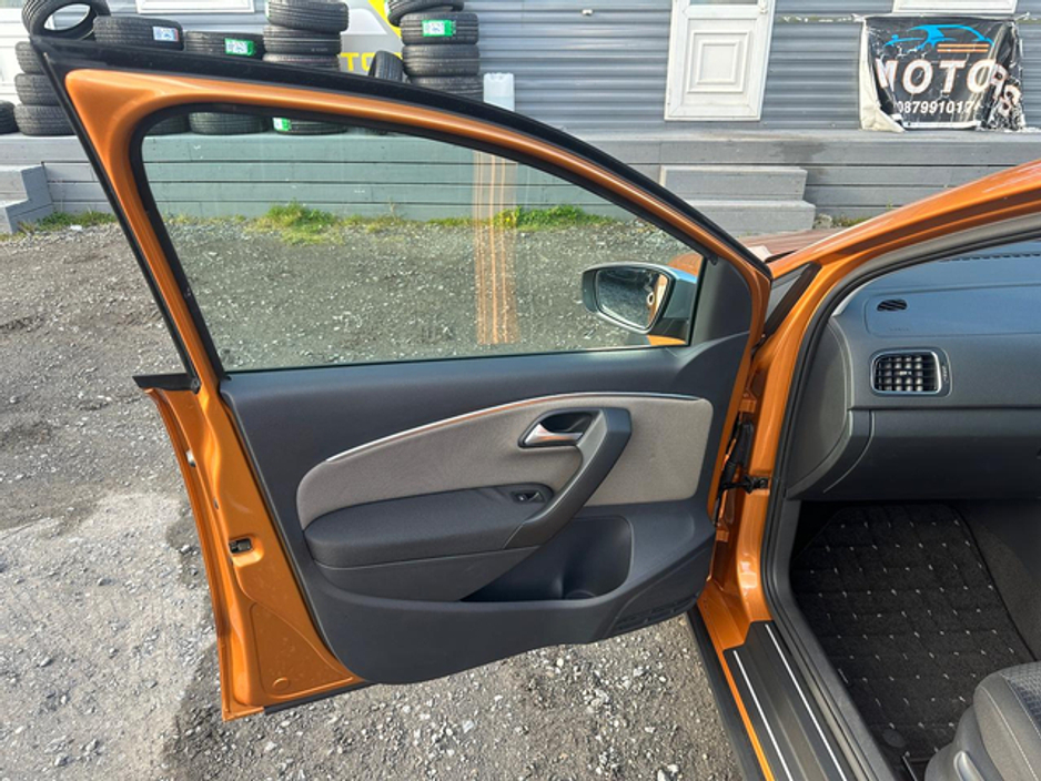 2016 Volkswagen Polo - image 6