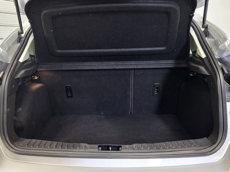 2018 Ford Focus - image 10