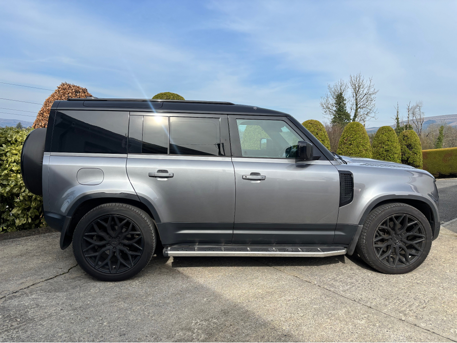 2023 Land Rover Defender - image 2