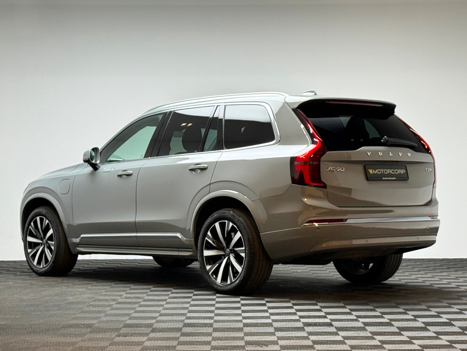 2025 Volvo XC90 - image 5