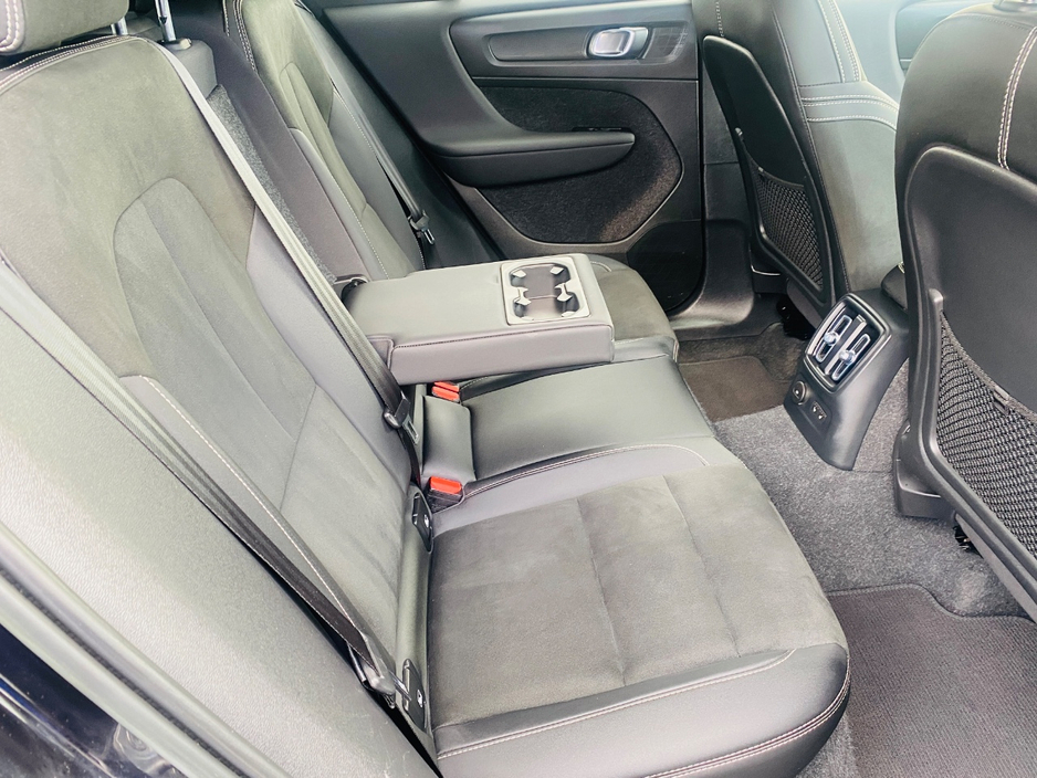2023 Volvo XC40 - image 26