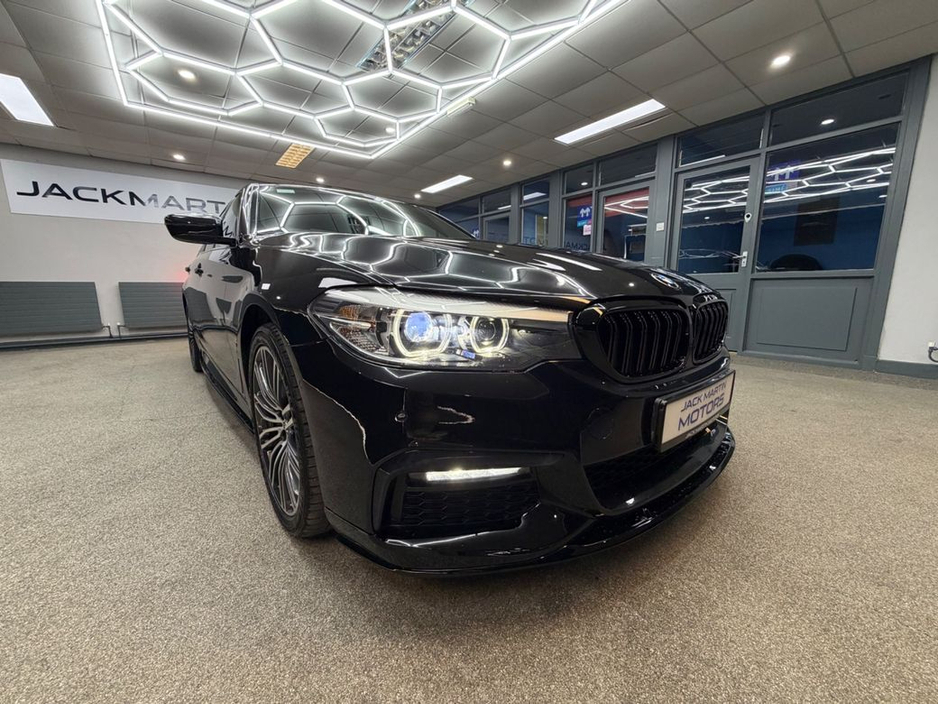 2019 BMW 5 Series - image 7