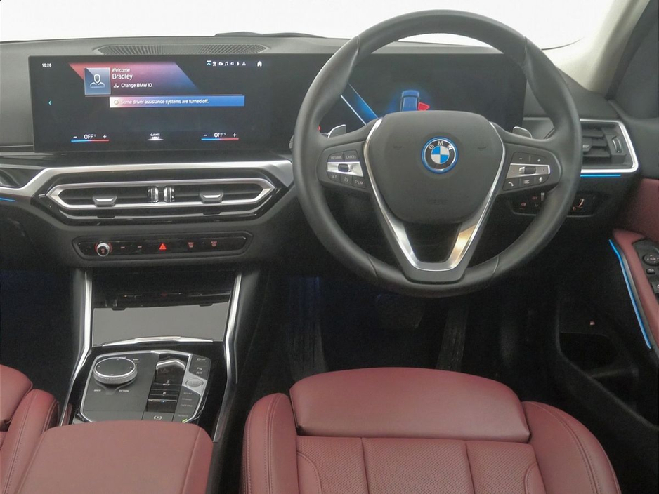 2024 BMW 3 Series - image 5