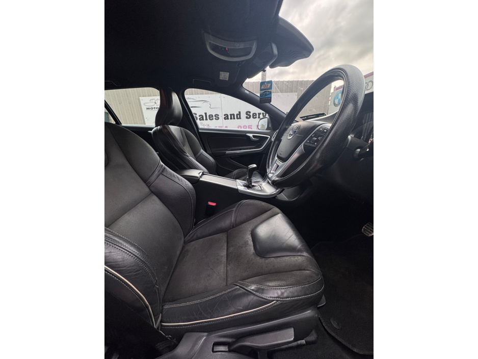 2016 Volvo V60 - image 12