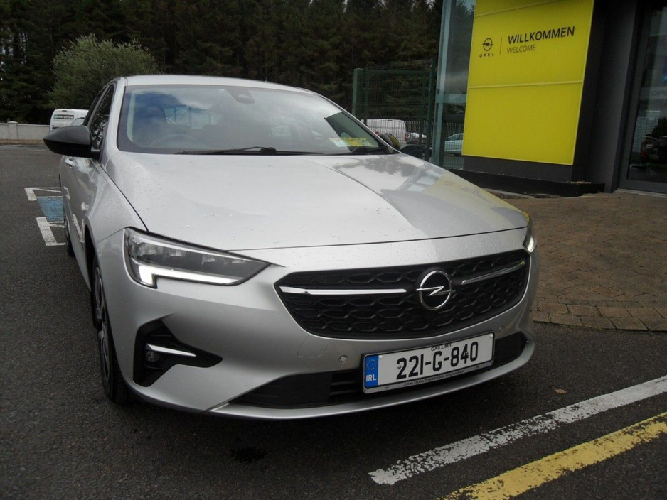 2022 Opel Insignia - image 2