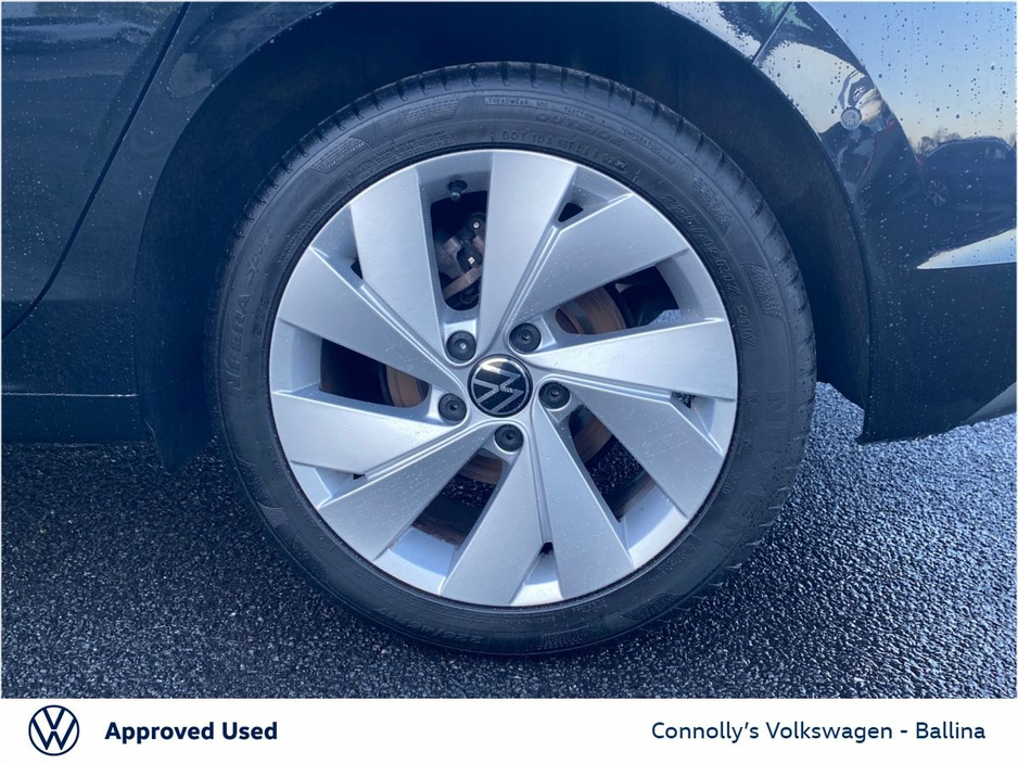 2025 Volkswagen Golf - image 9