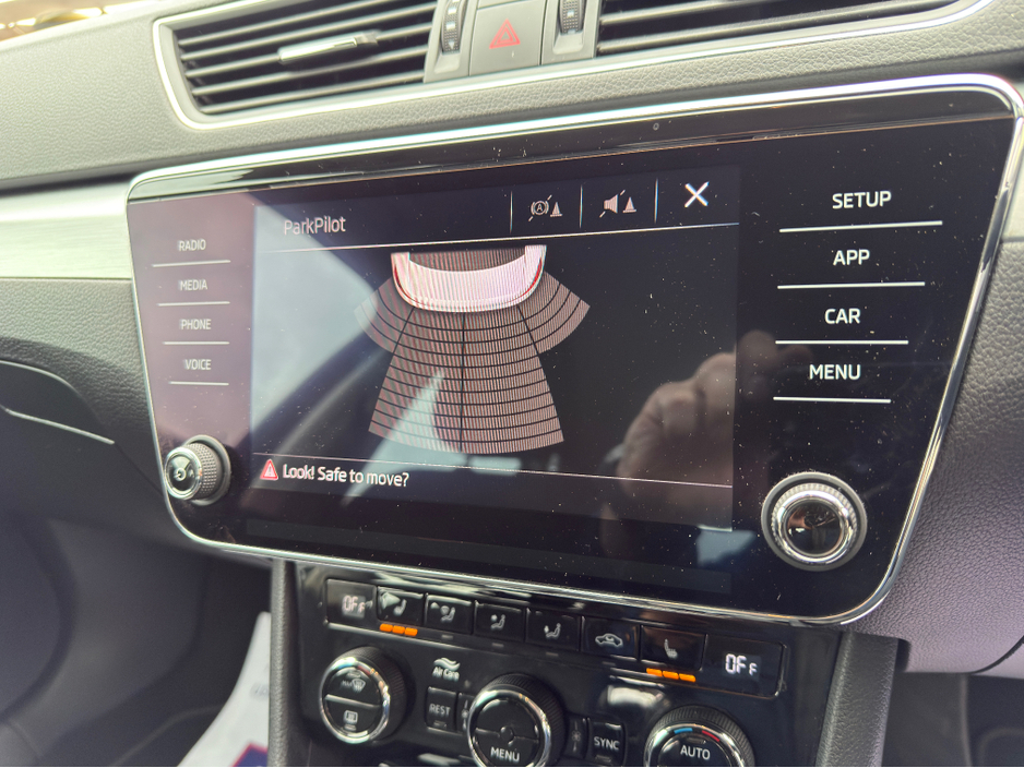 2018 Skoda Superb - image 19