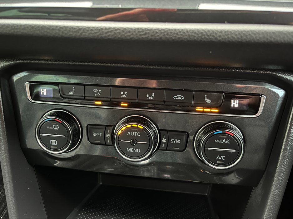 2020 Volkswagen Tiguan R-LINE 4MOTION AUTOMATIC 2.0 DIESEL //MASSIVE SPEC//DYNAUDIO SOUND SYSTEM//FULL LEATHER HEATED SEATS//360 PARKING CAMERAS//HEAD UP DISPLAY// €35,950