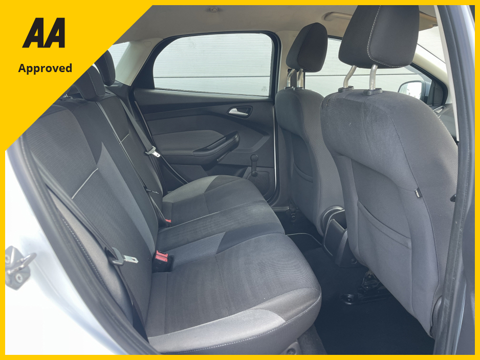 2014 Ford Focus - image 2