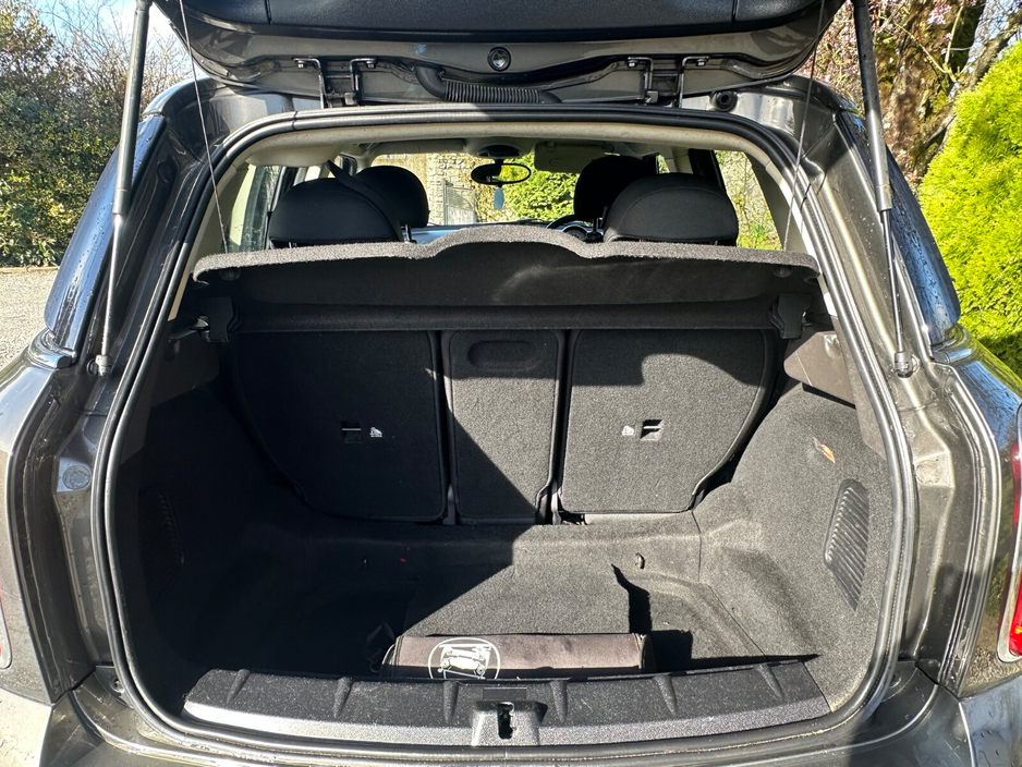 2012 MINI Hatch - image 12