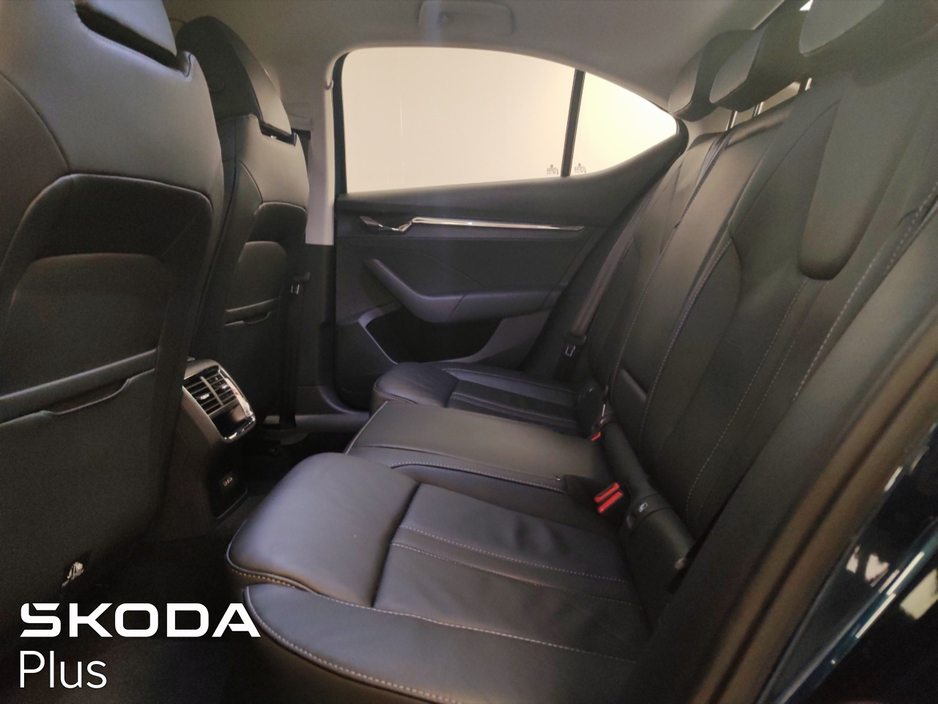 2023 Skoda Octavia - image 7