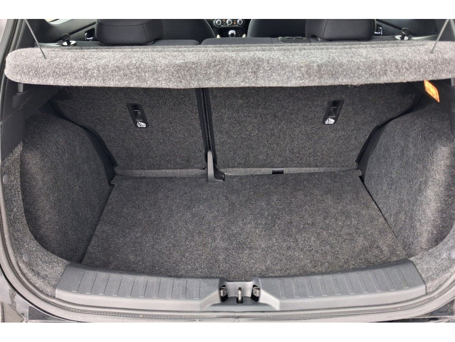 2017 Nissan Micra - image 15