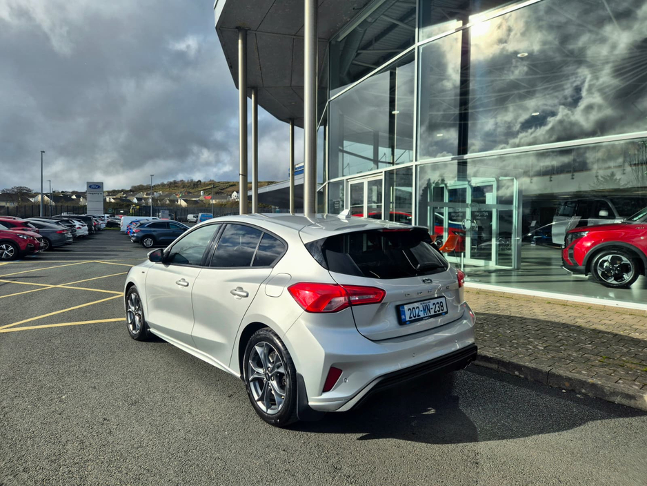 2020 Ford Focus - image 4