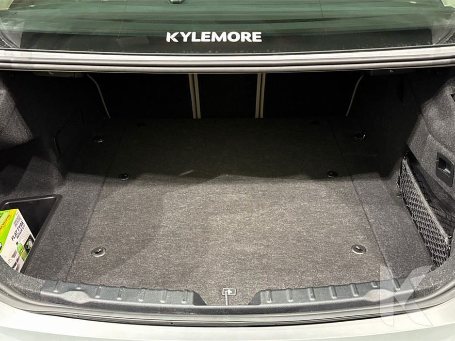 2016 BMW 3 Series - image 15