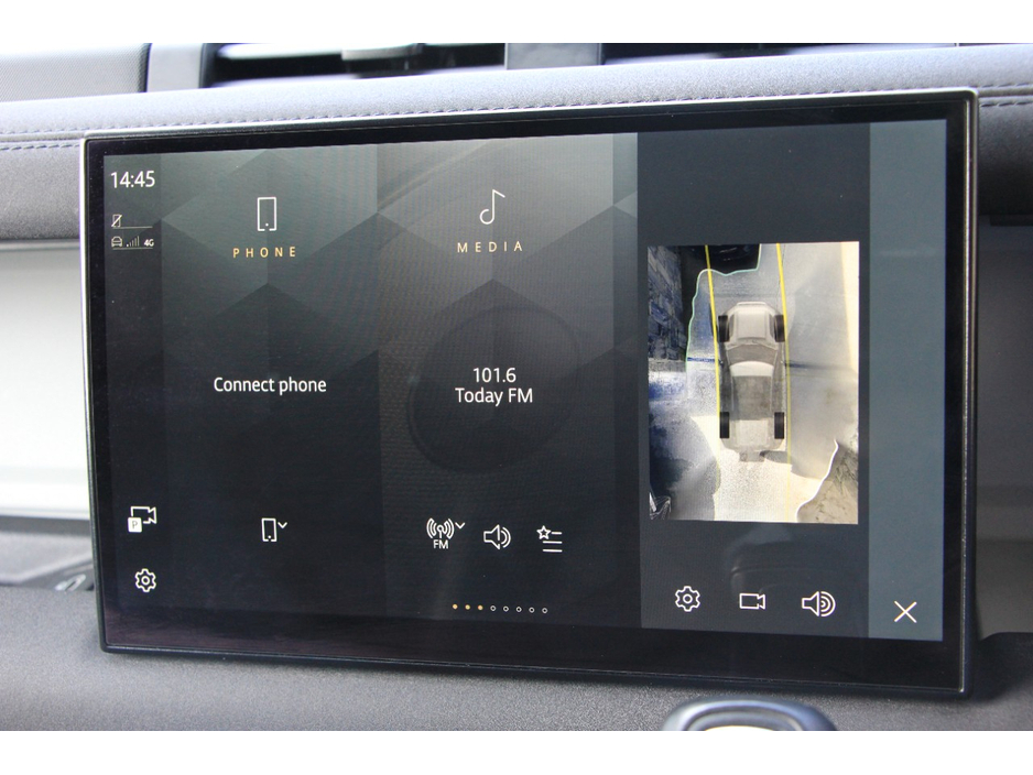 2022 Land Rover Defender - image 18