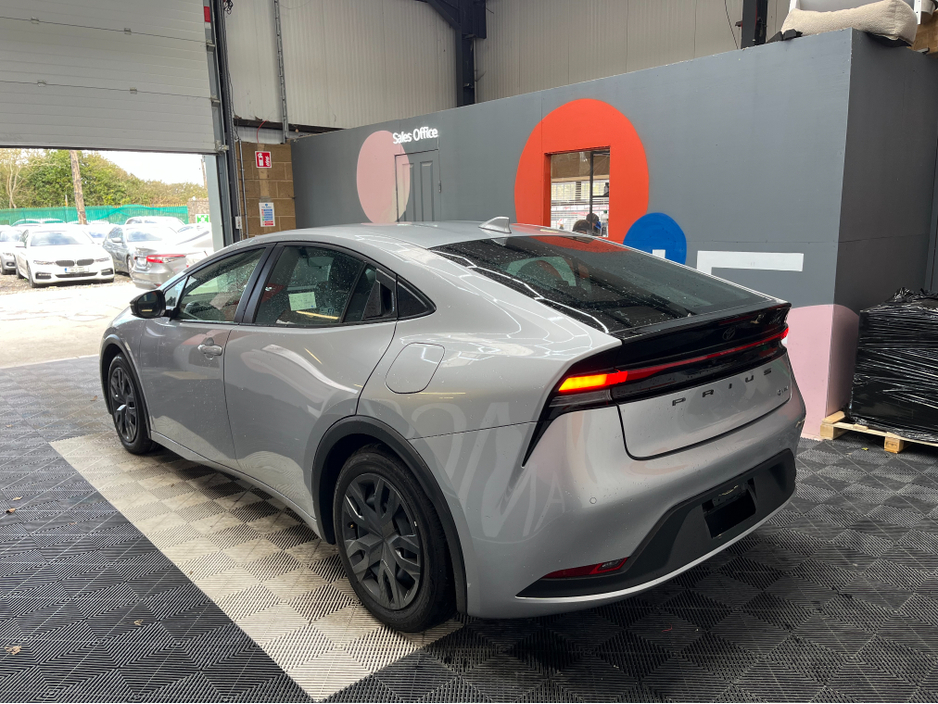 2025 Toyota Prius - image 4