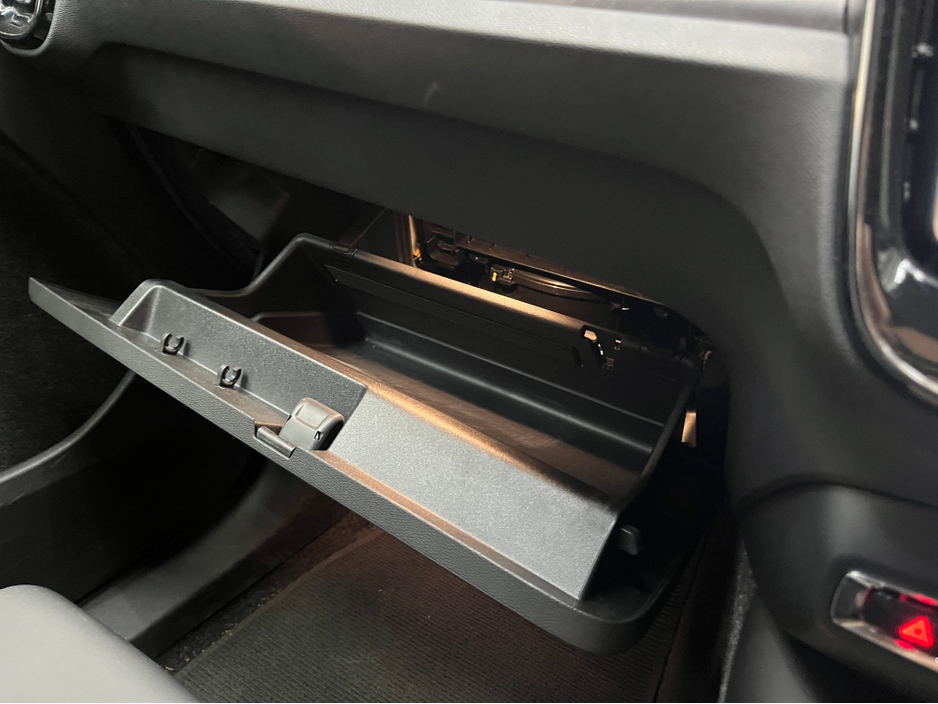 2022 Volvo XC40 - image 21