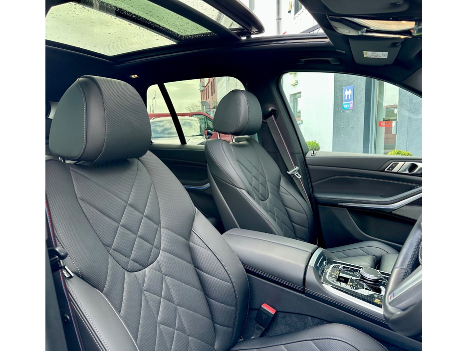 2025 BMW X5 - image 5