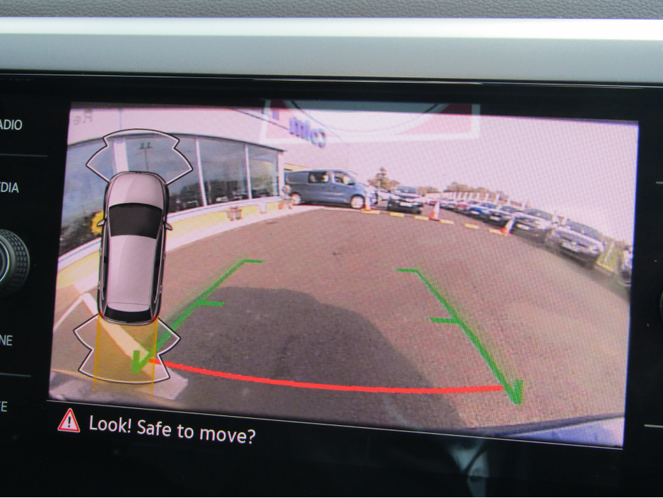 2023 Volkswagen Polo - image 7