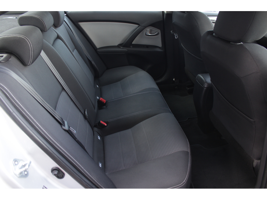 2015 Toyota Avensis - image 16