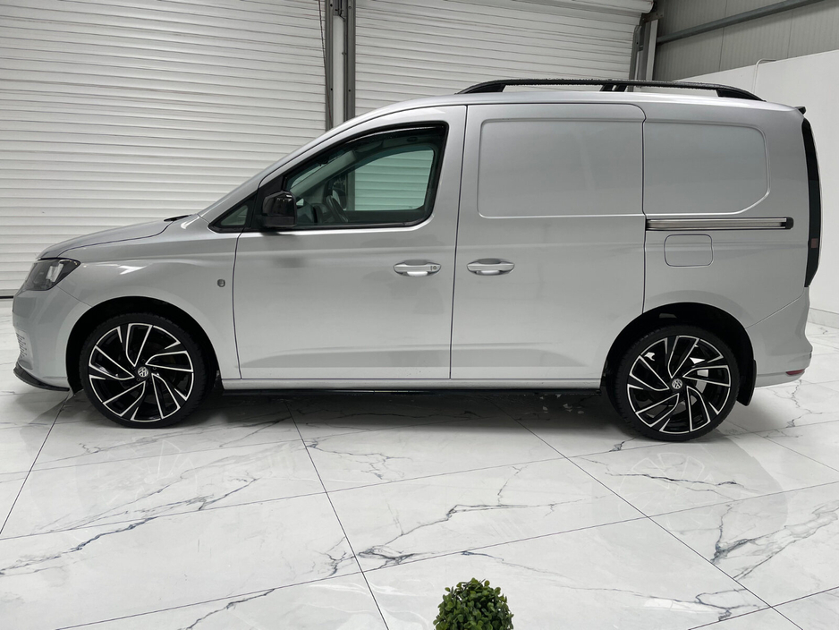 2023 Volkswagen Caddy - image 6