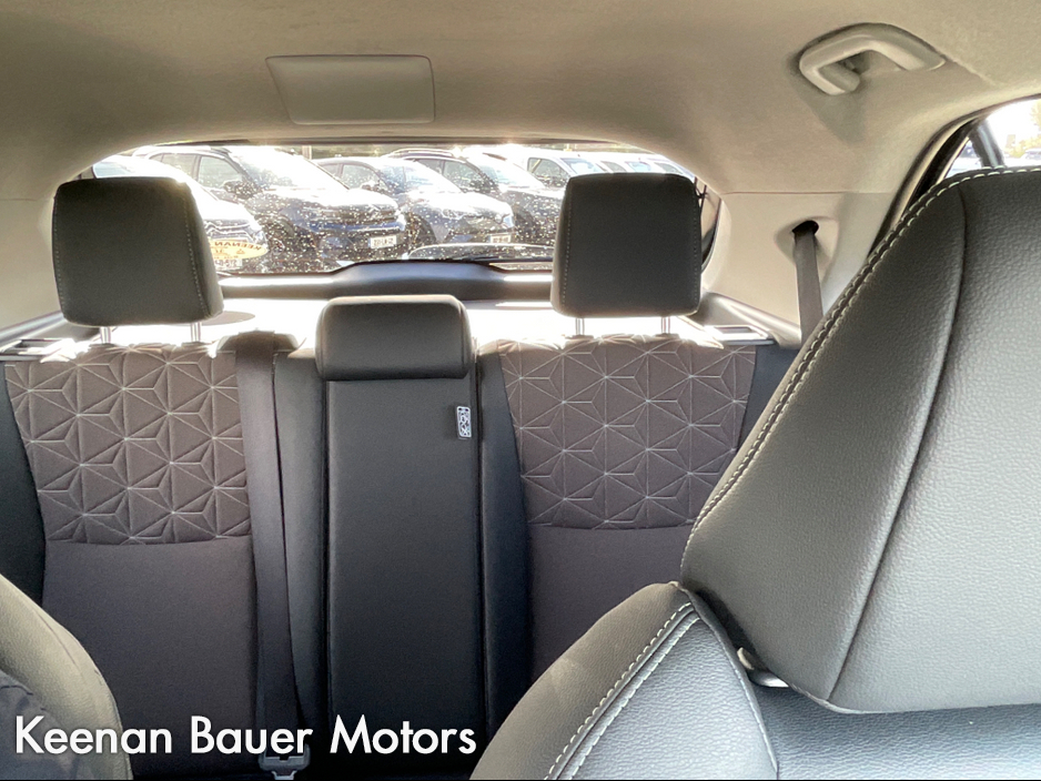 2023 Toyota Yaris - image 25