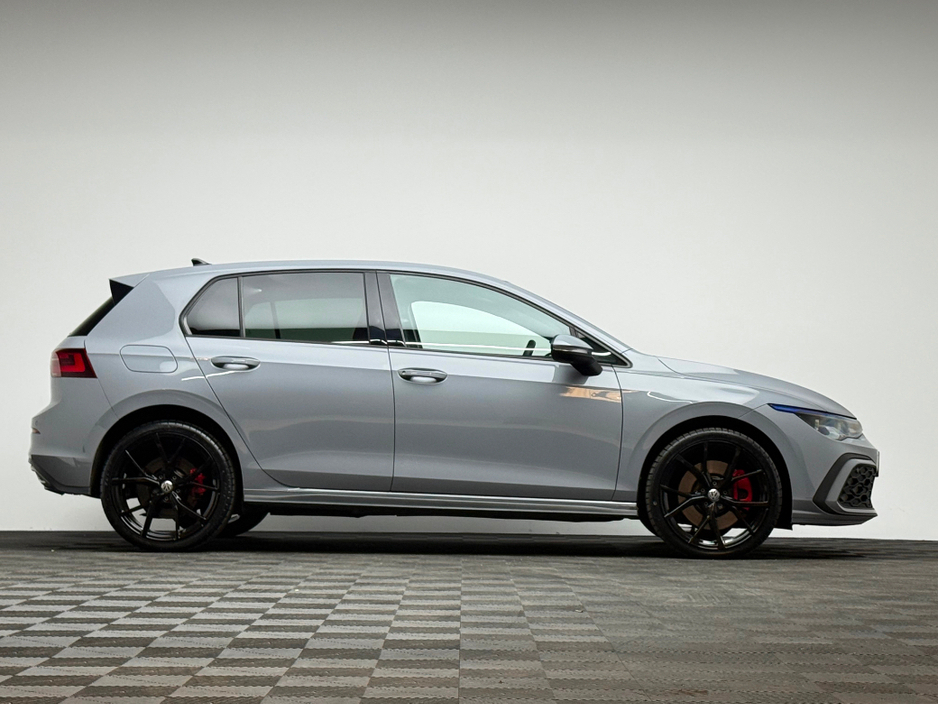 2023 Volkswagen Golf - image 8