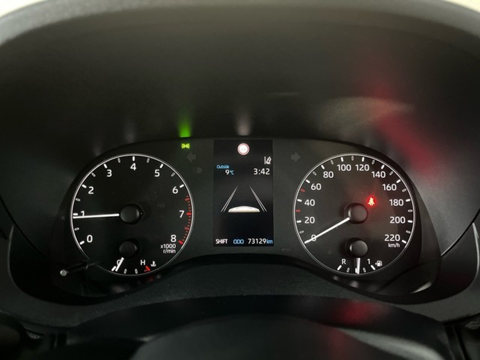 2021 Toyota Yaris - image 13