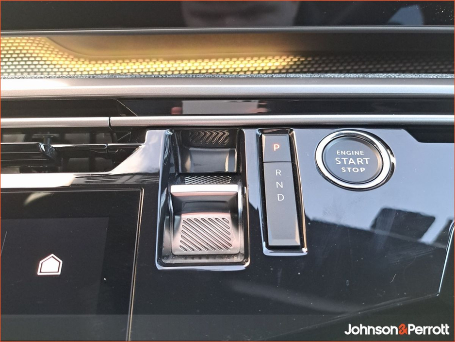 2025 Peugeot 5008 TOP SPEC ! BEV 73kwh 210hp GT ! €58,900