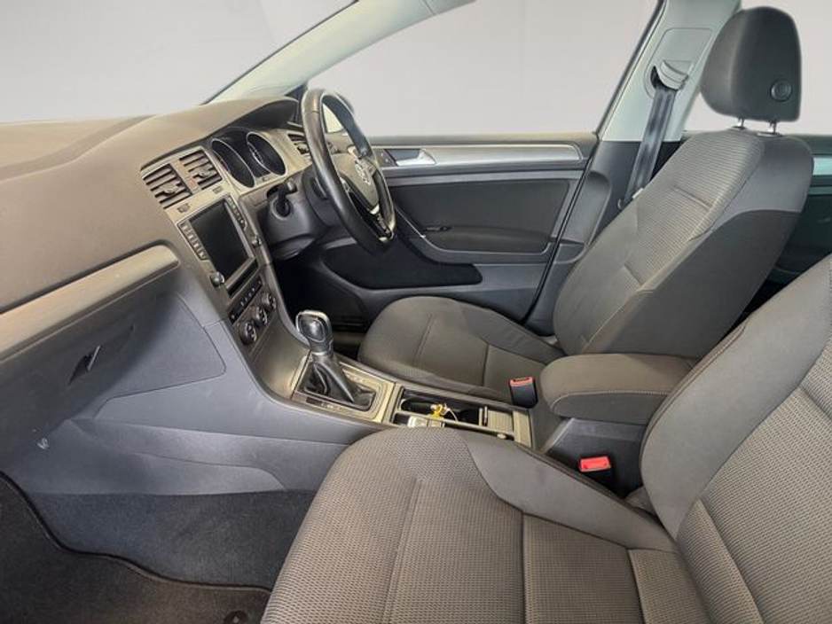 2017 Volkswagen Golf - image 17