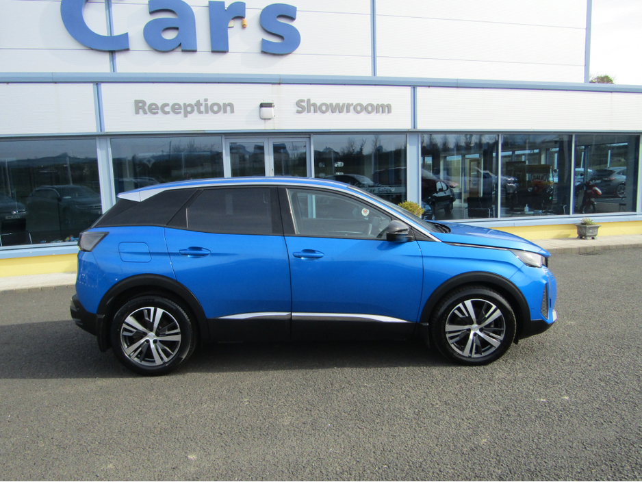 2022 Peugeot 3008 - image 2