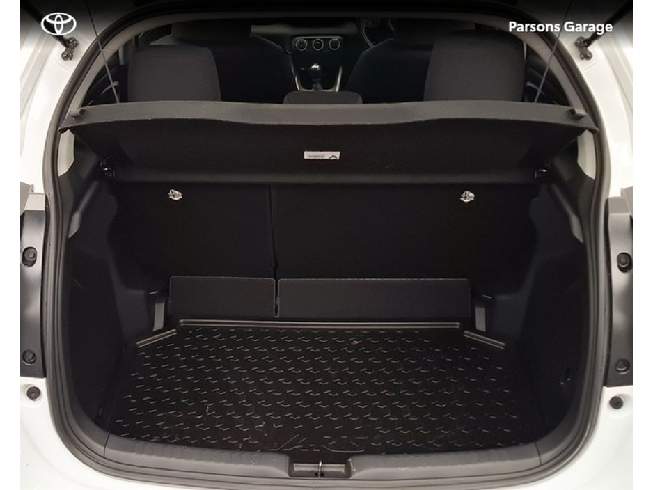 2024 Toyota Yaris - image 12