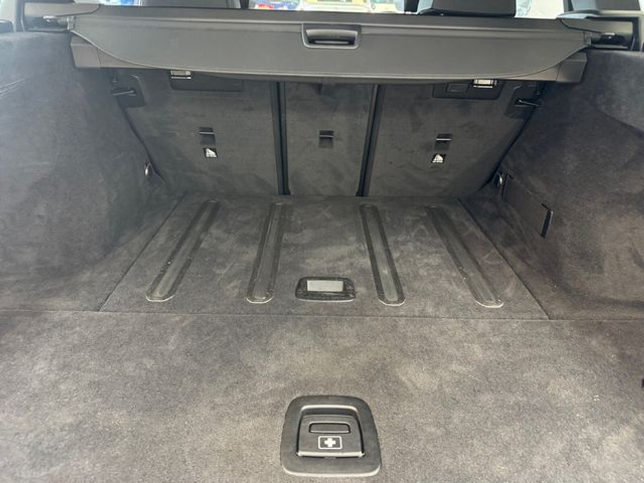 2021 BMW 3 Series - image 18