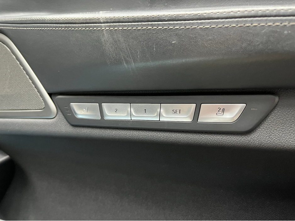 2017 BMW 7 Series €25950! 2017 BMW 740E IPERFORMANCE 2.0 AUTOMATIC / CRUISE CONTROL / 360° PARKING CAMERA / ELECTRIC MEMORY HEATED & MASSAGING SEATS / HEATED REAR SEATS / PANORAMIC SUNROOF / AMBIENT LIGHTS €25,950