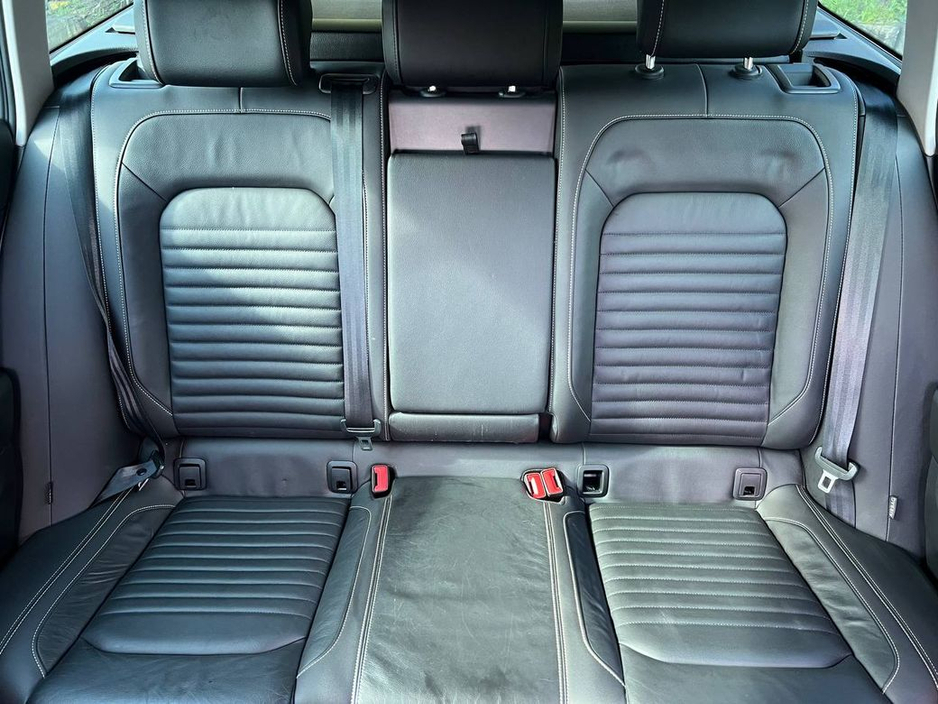 2022 Volkswagen Passat - image 12