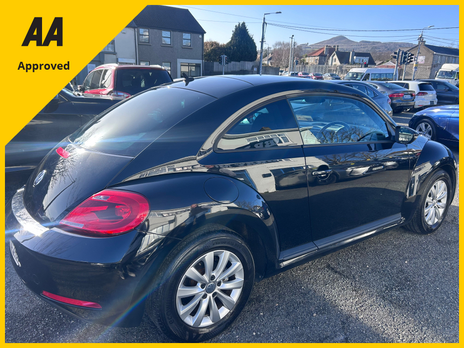 2013 Volkswagen Beetle - image 18