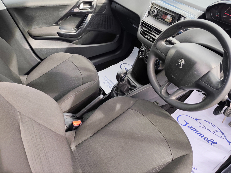 2015 Peugeot 208 - image 7