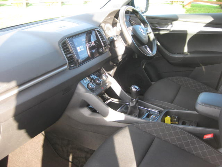 2020 Skoda Karoq - image 7