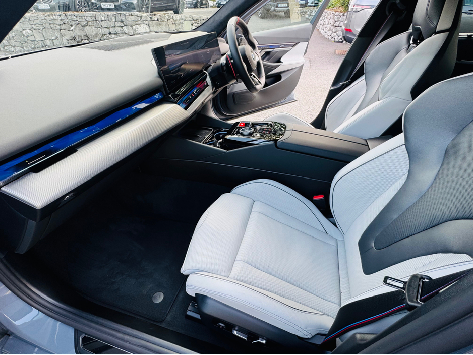 2025 BMW M5 - image 12